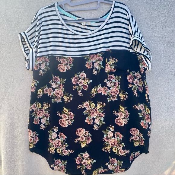 Jolt Tops - Jolt Short Sleeve Blue and white stripped Flowy Floral Pocket Shirt like new XL